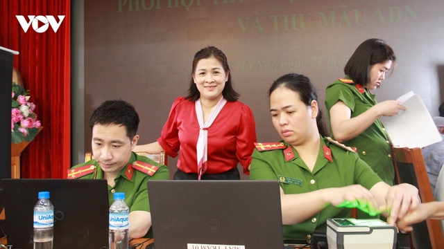 Bộ Công an phối hợp với Văn phòng T.Ư Đảng thu nhận hồ sơ căn cước, mẫu ADN cán bộ