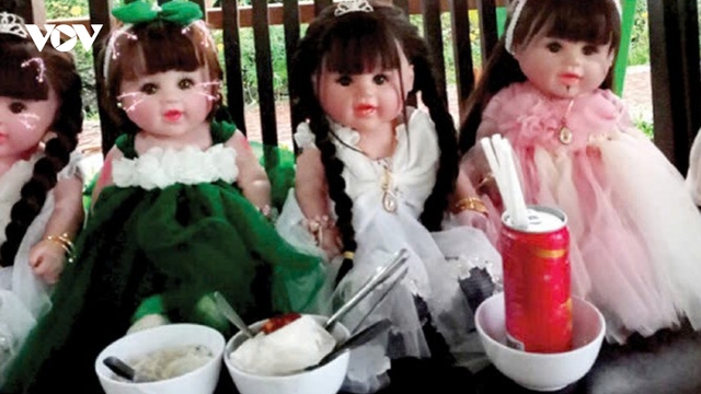 Cảnh báo học sinh mua búp bê Kumanthong về nhà thờ cúng