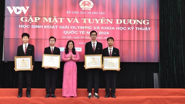 Học sinh Việt Nam đã vươn lên top 2, top 3 ở nhiều cuộc thi Olympic và KHKT quốc tế