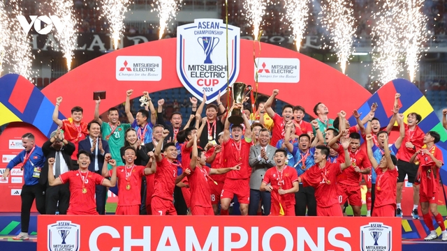 Chùm ảnh ĐT Việt Nam nâng cao cúp vô địch ASEAN Cup 2024