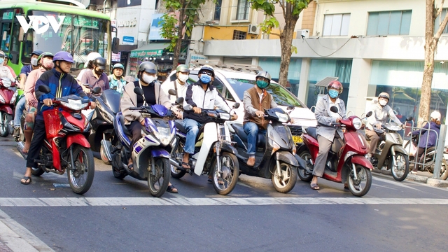 1 tháng triển khai Nghị định 168 tại TP.HCM: Không còn cảnh vội vàng qua giao lộ
