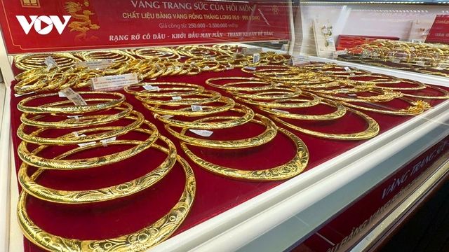 Giá vàng hôm nay 5/3: Vàng trong nước ổn định, vàng thế giới giảm