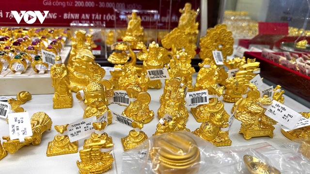 Giá vàng hôm nay 3/3: Vàng SJC và vàng thế giới đồng loạt giảm