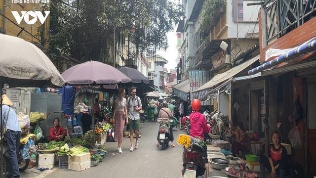 Chuyên gia: Bát phở và cắt tóc tăng giá rồi thì không bao giờ giảm nữa