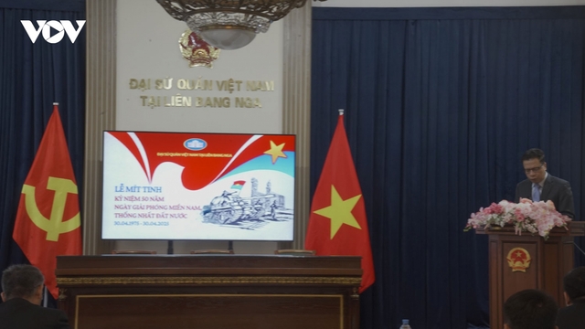 Đại sứ quán Việt Nam tại Nga mít tinh kỷ niệm 50 năm ngày thống nhất non sông