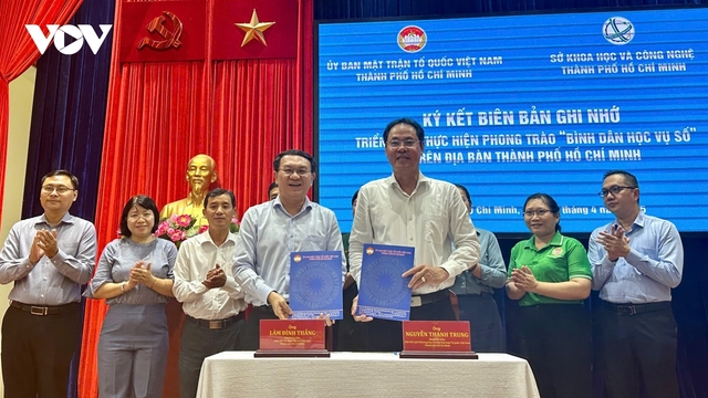 Đưa “Bình dân học vụ số” đến từng nhà, từng khu phố