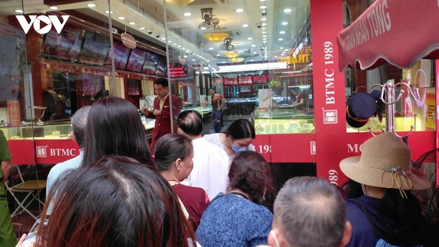 Giá vàng neo cao nhưng không còn hấp dẫn: Nhà đầu tư đang chùn tay?