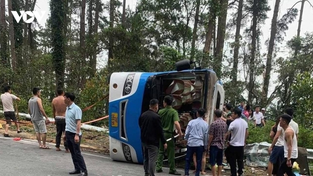 Công an Vĩnh Phúc thông tin nguyên nhân vụ lật xe khách trên Tam Đảo