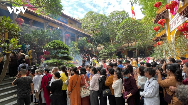 Phật tử hân hoan dự Đại lễ Phật đản 2025 tại chùa Quán Sứ