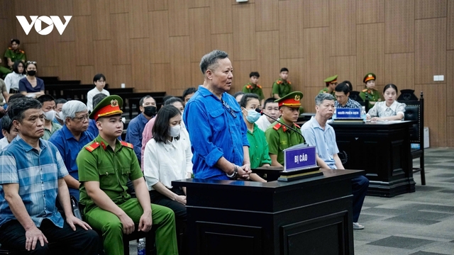 Chủ tịch công ty Thái Dương Đoàn Văn Huấn khai: "Bị cáo đang làm thì bị bắt"