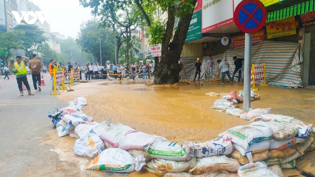 Ban Quản lý Đường sắt đô thị Hà Nội xác nhận sự cố phun trào bùn ở Cát Linh