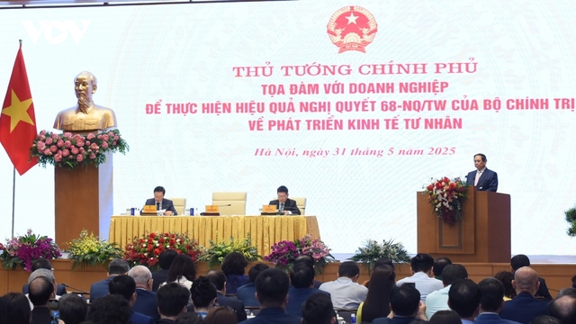 Thủ tướng: Mỗi người, mỗi nhà đóng góp đưa đất nước phát triển nhanh, bền vững