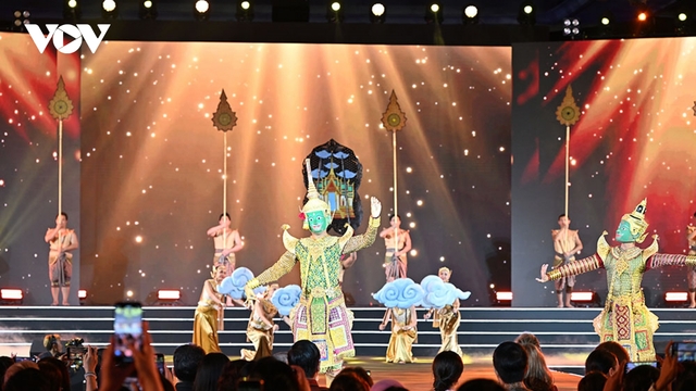 Tơ Lụa Thái Lan: Nét đẹp truyền thống tỏa sáng trên trường quốc tế