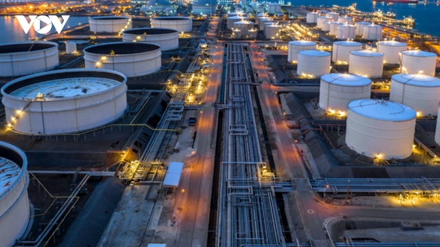 Giá dầu hôm nay 16/4: Giá dầu giảm trước hy vọng căng thẳng Iran và Mỹ dịu bớt