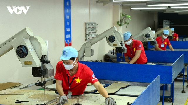 Nguyên phụ liệu dệt may, da giày chung nỗi lo thách thức thuế quan