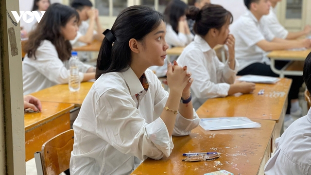 Quy đổi điểm giữa tổ hợp xét tuyển: Công bằng hay bất cập?