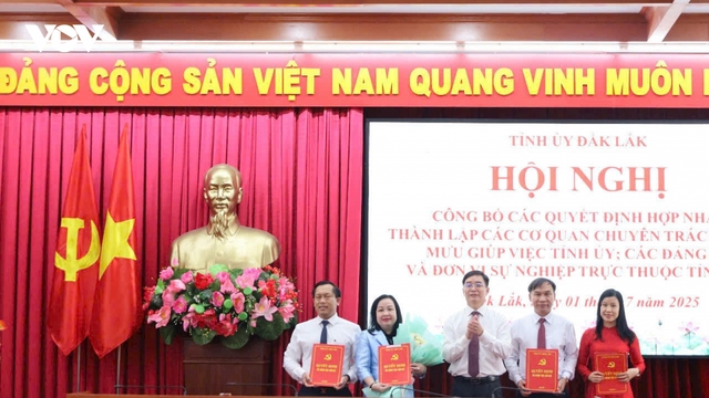 Tỉnh ủy Đắk Lắk công bố các quyết định thành lập cơ quan, đơn vị sau sáp nhập