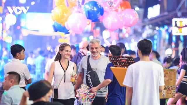 Nhiều "tài nguyên" để phát triển sản phẩm du lịch đêm ở TP.HCM