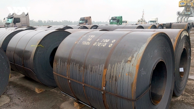 Nhập khẩu thép cán nóng khổ rộng tăng bất thường - có dấu hiệu lẩn tránh thuế?