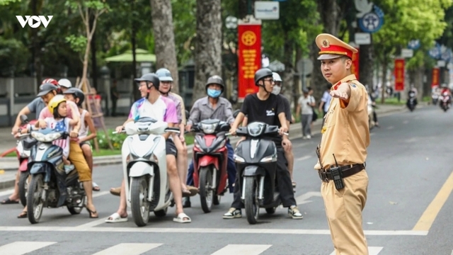 Thế nào là "cấm, tạm cấm và hạn chế phương tiện" phục vụ diễu binh?