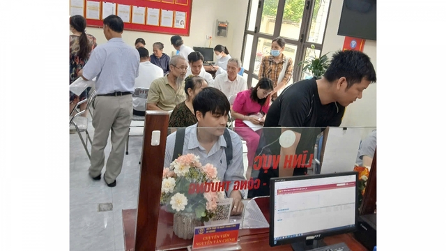 Chính quyền 2 cấp sau sáp nhập: Nơi bộn bề hồ sơ, nơi thảnh thơi xử lý