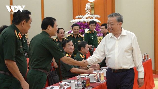 Tổng Bí thư chủ trì cuộc làm việc của Bộ Chính trị với Ban thường vụ Quân uỷ TW