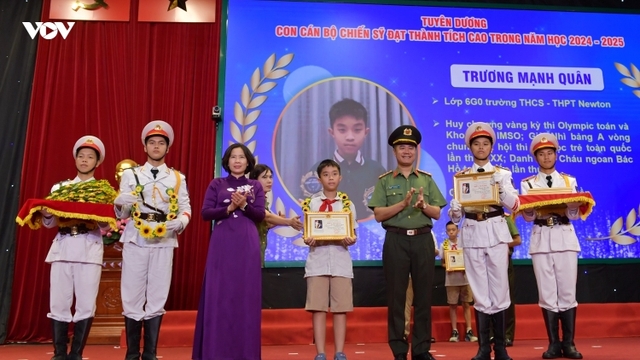 Công an Hà Nội tuyên dương hơn 800 con em cán bộ, chiến sĩ đạt thành tích cao