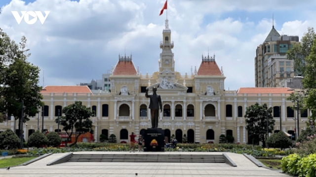 Sở, ngành và UBND cấp xã tại TP.HCM được trao thẩm quyền quyết định tiền lương công chức
