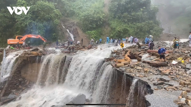 Người dân Lào Cai - Thanh Hóa chủ động ứng phó với mưa lũ