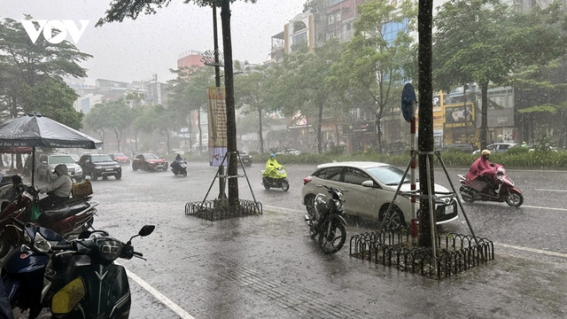 Mưa lớn ở phía Đông Bắc Bộ, Thanh Hóa đến Quảng Trị có nơi 250 mm
