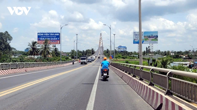 Xóa điểm nóng ùn ứ giao thông khu vực cầu Rạch Miễu 1