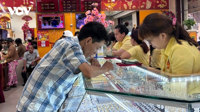 Giá vàng hôm nay 29/10: Vàng SJC tuột mốc 147 triệu đồng/lượng