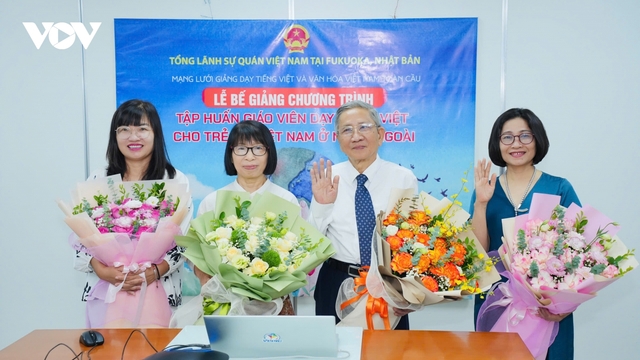 Bế mạc khóa tập huấn “Phương pháp giảng dạy tiếng Việt cho trẻ em Việt Nam ở nước ngoài”