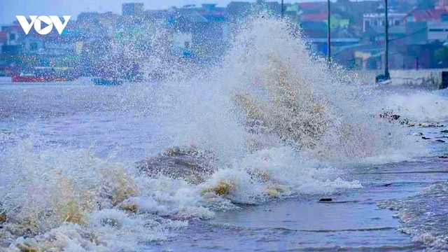 Từ nay đến hết năm có thể xuất hiện 5 - 7 cơn bão, không khí lạnh đến sớm