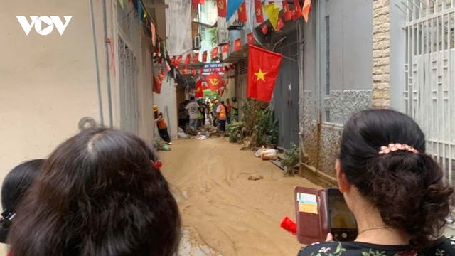 Nhà thầu xin lỗi người dân vụ phun trào bùn thải ở Giang Văn Minh, Hà Nội