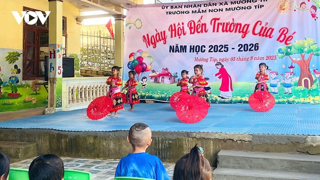 Lễ khai giảng trong tâm lũ quét ở Trường mầm non Mường Típ, Nghệ An