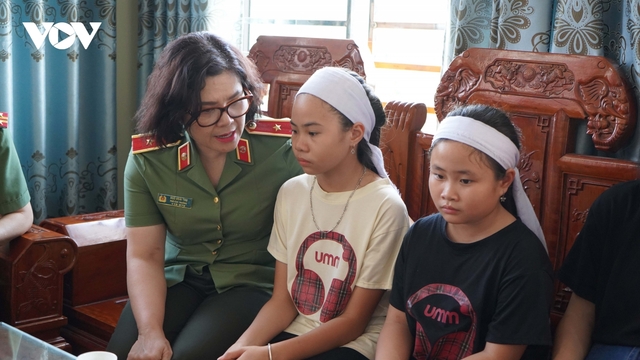 Hội phụ nữ Công an nhân dân tri ân tổ trưởng hy sinh khi cứu dân ở Thái Nguyên