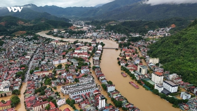 Thủ tướng chỉ đạo khẩn trương khắc phục hậu quả bão số 10 và mưa lũ
