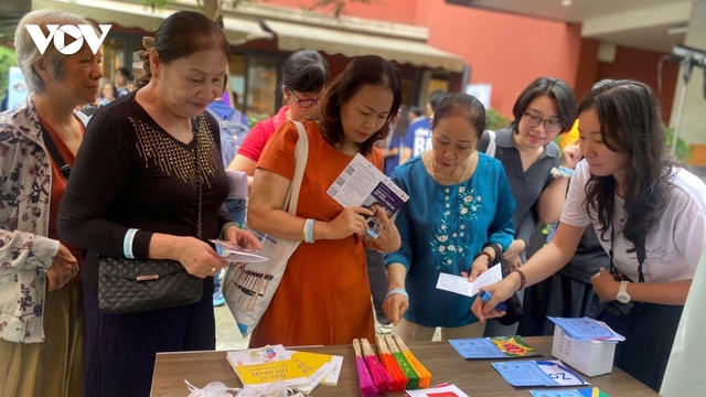 “Gen Bạc” bắt sóng thời đại số