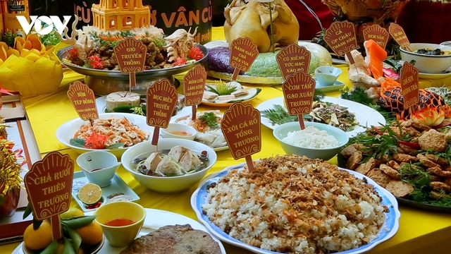 Tái hiện mâm cỗ Cửu Trùng trong lễ giỗ Đức Thánh Trần