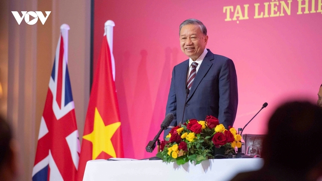 Tổng Bí thư Tô Lâm gặp gỡ cộng đồng người Việt Nam tại Vương quốc Anh