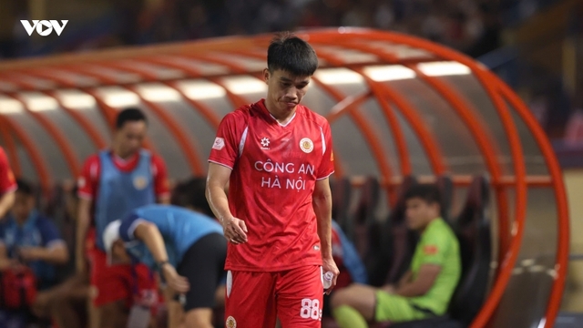 Các cầu thủ bị treo giò vòng 9 V-League 2025/2026: CLB CAHN thiệt quân