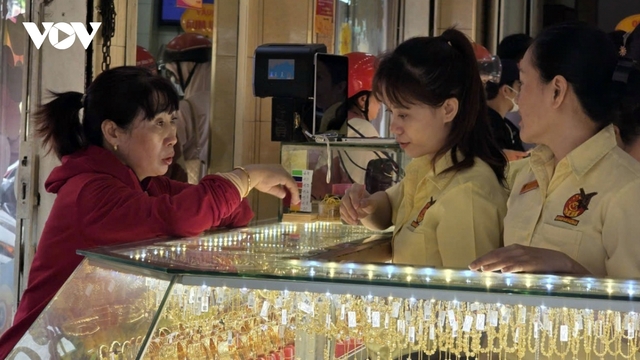 Giá vàng hôm nay 9/11: Giá vàng trong nước duy trì mốc 148,4 triệu đồng/lượng