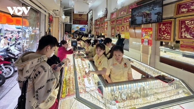 Giá vàng hôm nay 6/12: Vàng SJC giảm 700.000 đồng/lượng