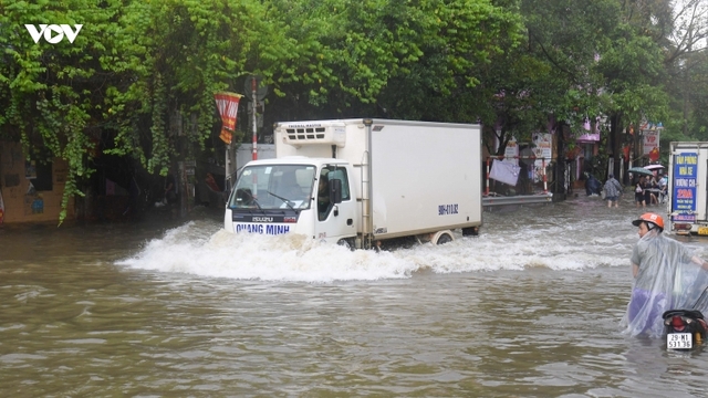 Vì sao Hà Nội ngập nặng sau trận mưa lịch sử ngày 30/9?