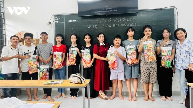 Cô giáo 27 năm dạy miễn phí cho học sinh nghèo ở Đà Nẵng