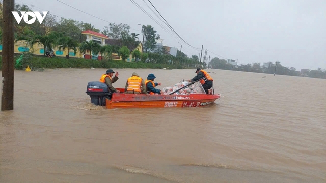 Ngày thứ tư liên tiếp, Đắk Lắk chạy đua ứng cứu người dân trong đêm