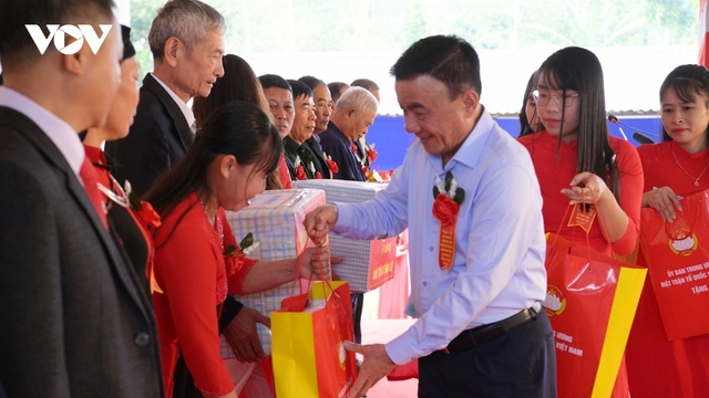 Thường trực Ban Bí thư Trần Cẩm Tú dự ngày hội Đại đoàn kết ở Lào Cai