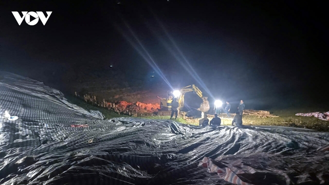 Gia cố các vết nứt, sạt trượt trên thân đập hồ chứa nước Cay An (Lâm Đồng)