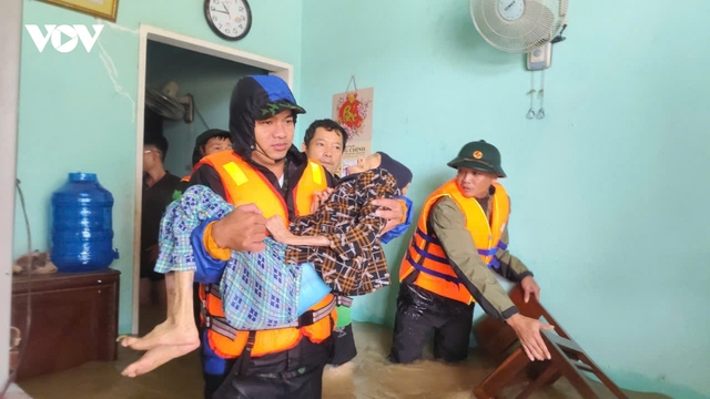 Quân khu 5 điều động cán bộ, chiến sĩ cứu dân vùng lũ phía đông tỉnh Gia Lai